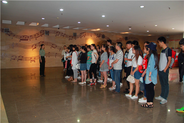 2016062808401262.jpg 皇冠体体育官网学生党员赴鄂豫皖革命纪念馆开展“两学一做”党日活动
