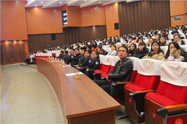 2016112410380651.jpg 皇冠体体育官网召开学生安全教育知识讲座