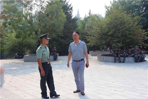 2016091410585811.jpg 皇冠体体育官网领导视察2016级新生军训工作