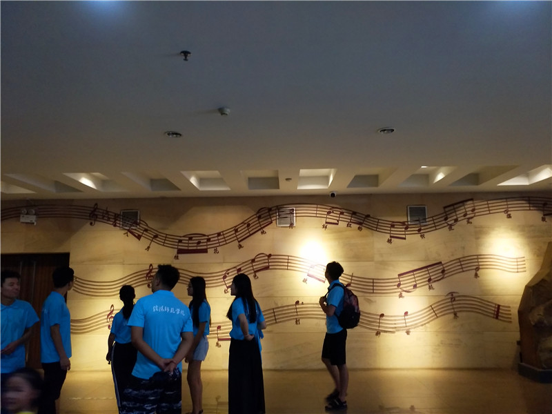 2018082316155343.jpg 【暑期社会实践专题】皇冠体体育官网开展“音为有你·红色随行”红歌文化调研活动