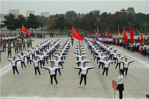 2016110914571123.jpg 皇冠体体育官网在新生广播体操比赛中夺冠