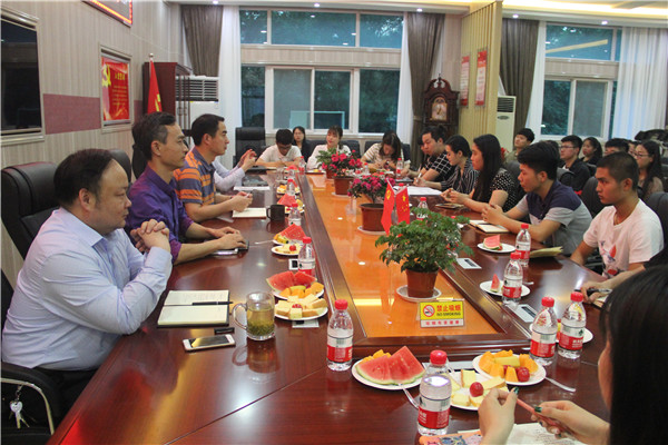 2017051214465949.jpg 皇冠体体育官网举办“我与书记院长面对面”师生茶叙会