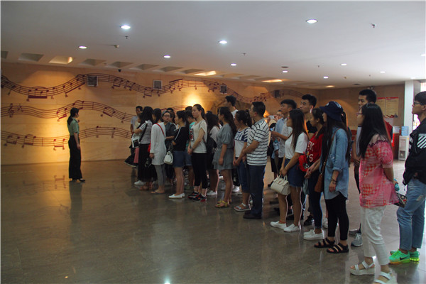2016062808401212.jpg 皇冠体体育官网学生党员赴鄂豫皖革命纪念馆开展“两学一做”党日活动