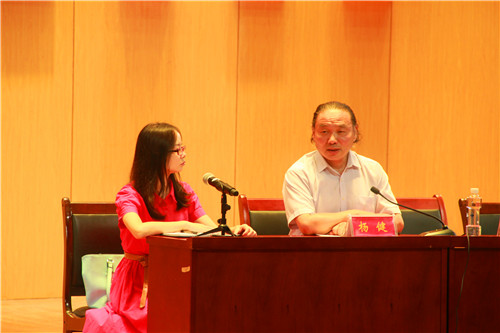 2016091815192098.jpg 皇冠体体育官网举行2016级新生家长见面会